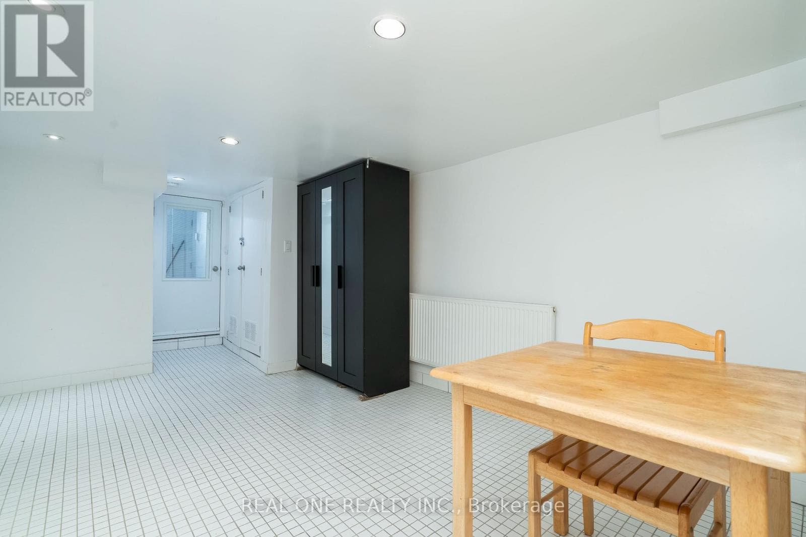 Single Family at , , ON - Photo 8 - RE/MAX Garden City Realty