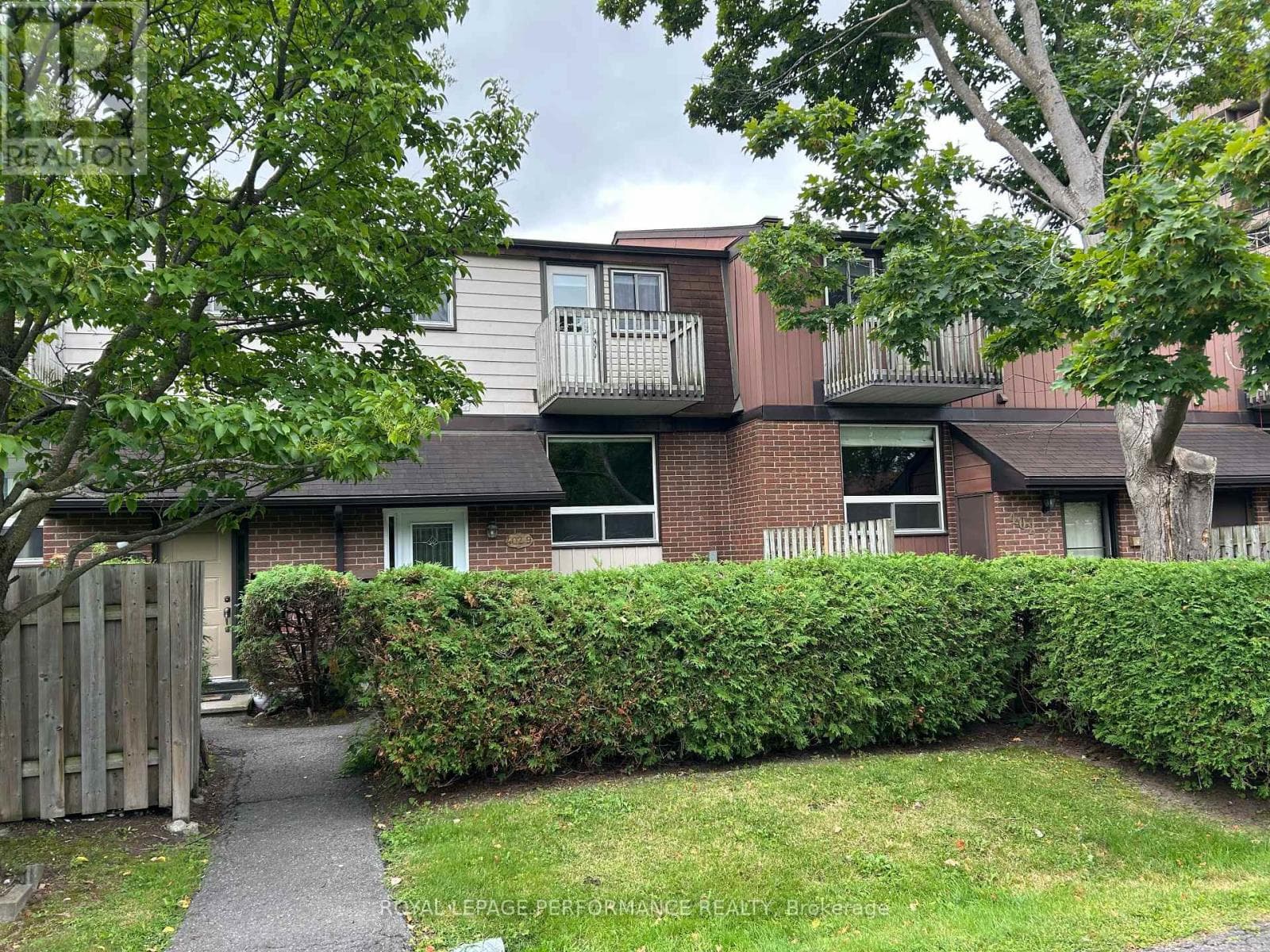 9- 402 Montfort Street
