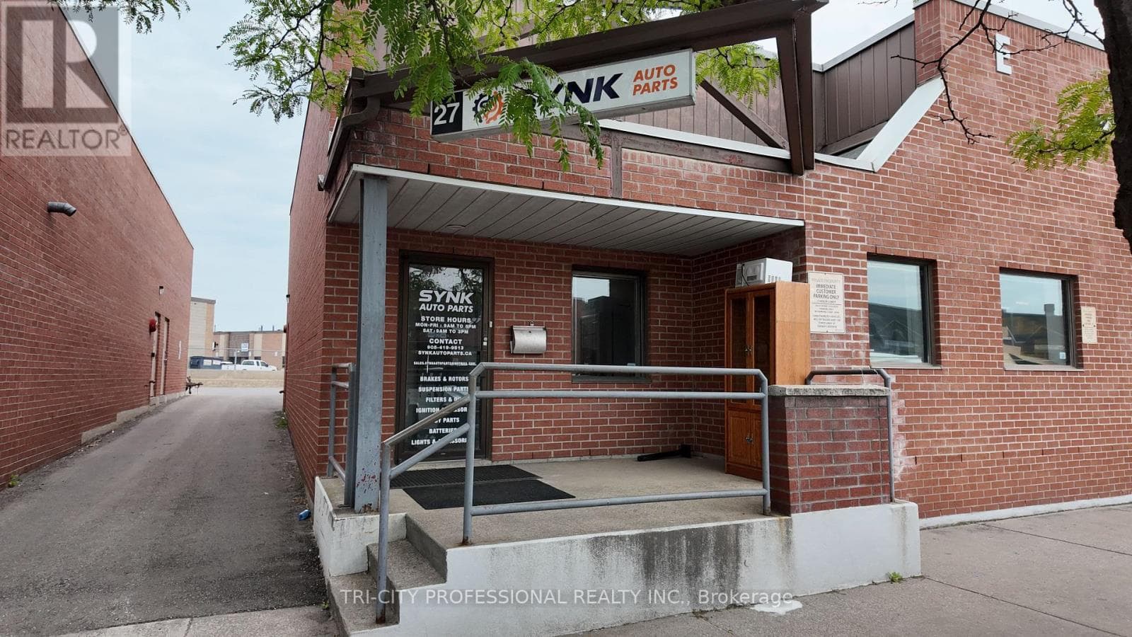 27- 175 Toryork Drive