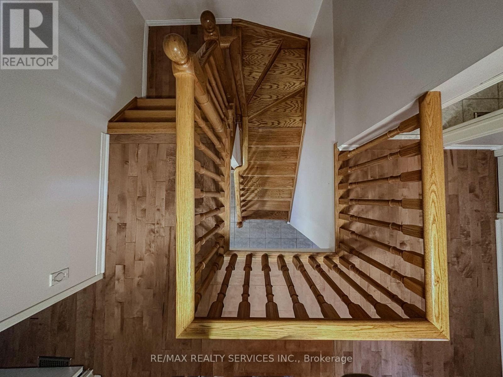 Single Family at 41 Sandyshores Drive, Brampton (Sandringham-Wellington), Ontario - Photo 10 - RE/MAX Garden City Realty