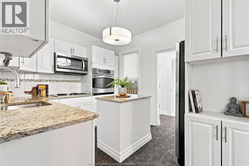 Single Family at 916 LINCOLN Road, Windsor, Ontario - Photo 10 - RE/MAX Garden City Realty