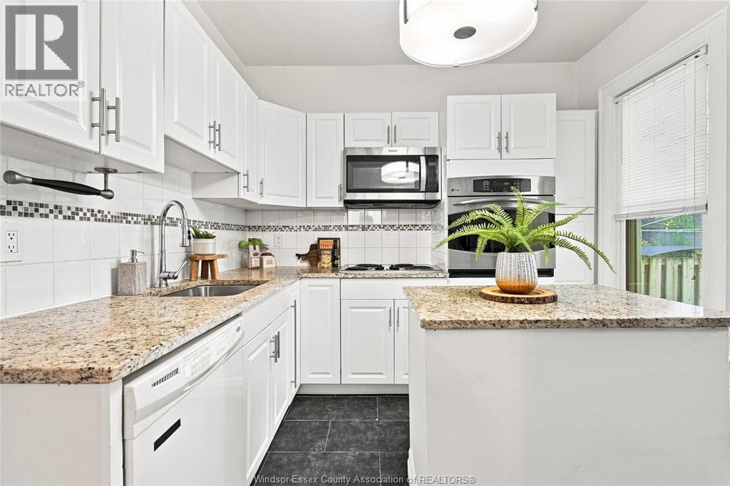 Single Family at 916 LINCOLN Road, Windsor, Ontario - Photo 9 - RE/MAX Garden City Realty