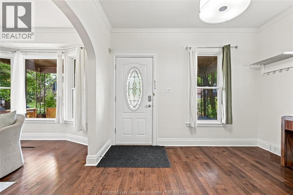 Single Family at 916 LINCOLN Road, Windsor, Ontario - Photo 3 - RE/MAX Garden City Realty