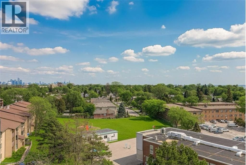 Single Family at 804- 3845 LAKESHORE Boulevard, Toronto, Ontario - Photo 4 - RE/MAX Garden City Realty