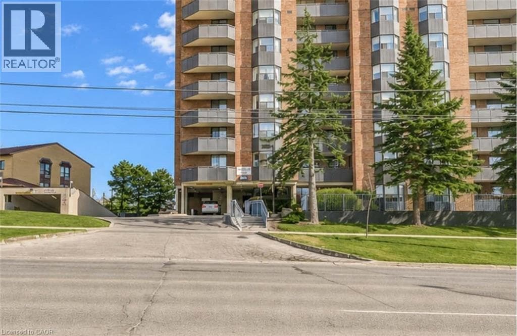 Single Family at 804- 3845 LAKESHORE Boulevard, Toronto, Ontario - Photo 2 - RE/MAX Garden City Realty