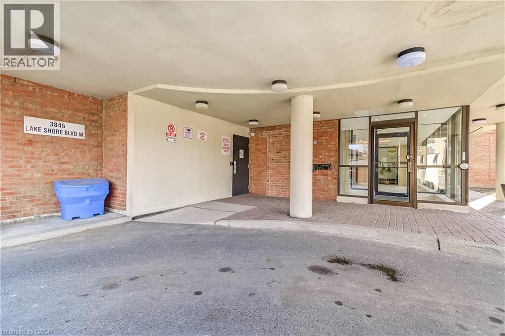 Single Family at 804- 3845 LAKESHORE Boulevard, Toronto, Ontario - Photo 6 - RE/MAX Garden City Realty