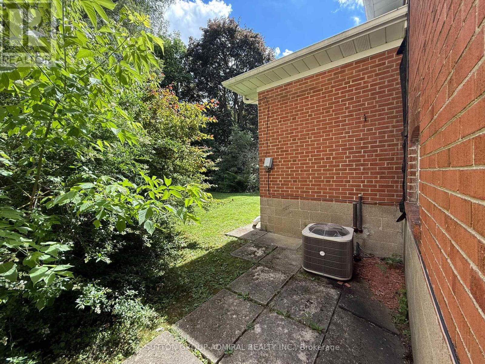 Single Family at 119 Caribou Road, Toronto (Bedford Park-Nortown), Ontario - Photo 4 - RE/MAX Garden City Realty