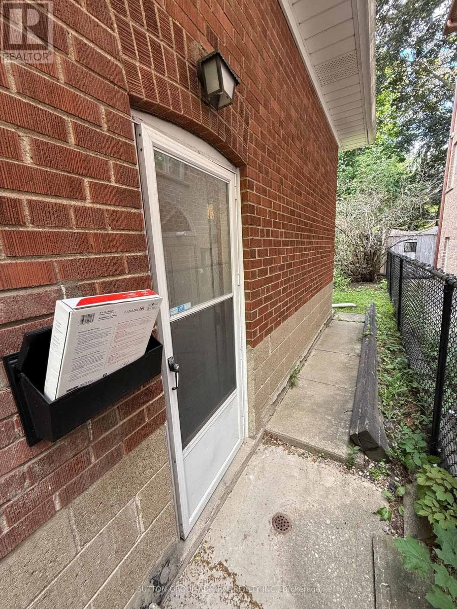 Single Family at 119 Caribou Road, Toronto (Bedford Park-Nortown), Ontario - Photo 9 - RE/MAX Garden City Realty