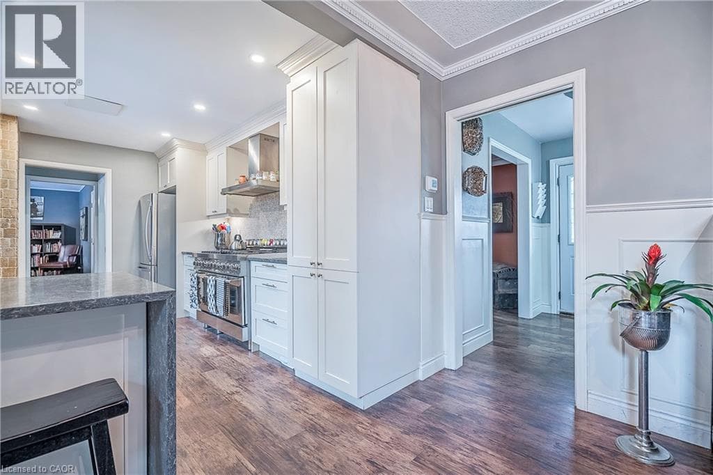 Single Family at 115 SOUTHWOOD Drive, Cambridge, Ontario - Photo 4 - RE/MAX Garden City Realty