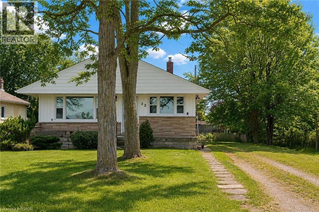 Single Family at 22 KELSON Avenue, Grimsby, Ontario - Photo 2 - RE/MAX Garden City Realty
