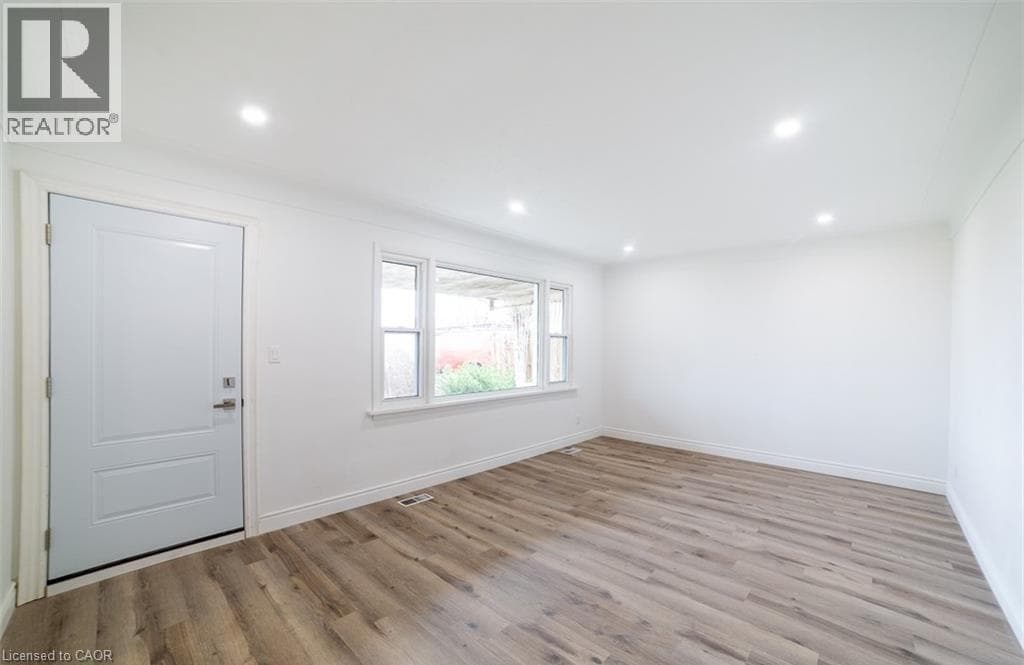 Single Family at 22 KELSON Avenue, Grimsby, Ontario - Photo 4 - RE/MAX Garden City Realty