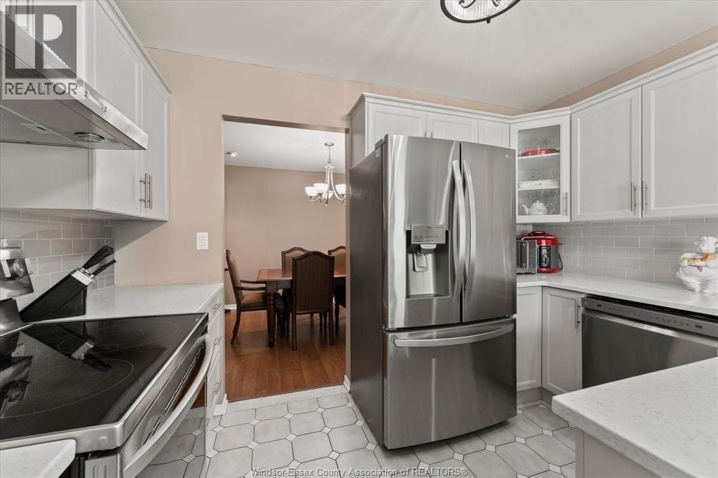 Single Family at 2- 2935 MCKAY Avenue, Windsor, Ontario - Photo 10 - RE/MAX Garden City Realty