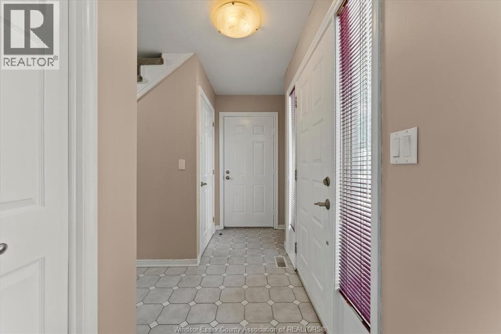 Single Family at 2- 2935 MCKAY Avenue, Windsor, Ontario - Photo 4 - RE/MAX Garden City Realty