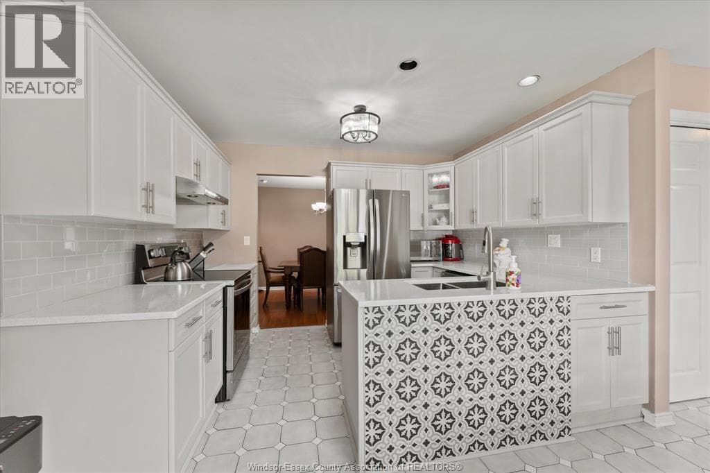 Single Family at 2- 2935 MCKAY Avenue, Windsor, Ontario - Photo 7 - RE/MAX Garden City Realty
