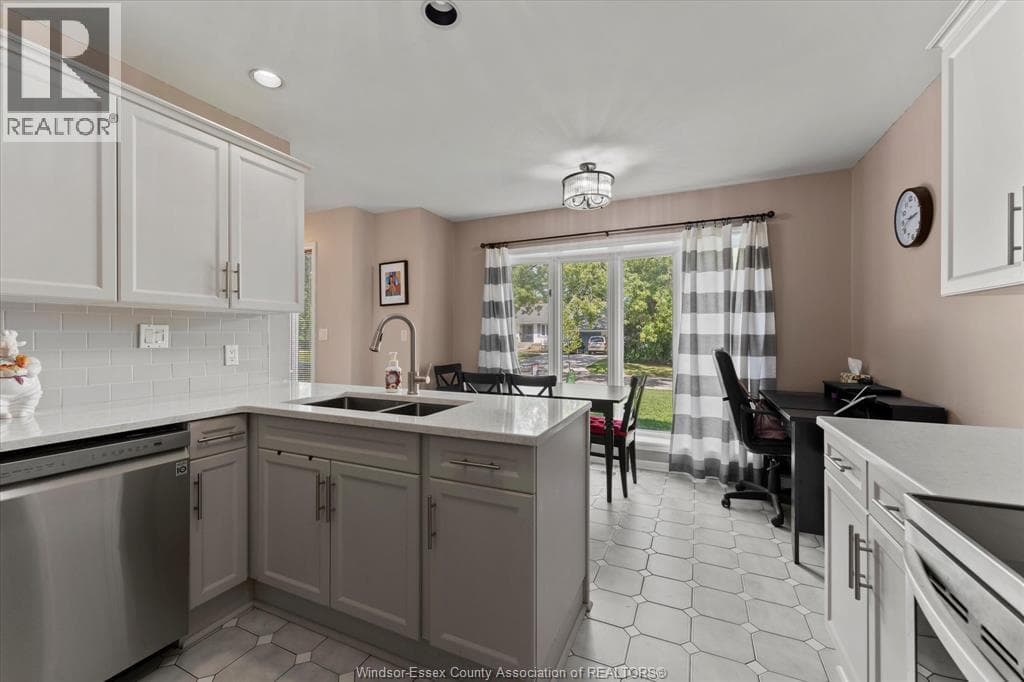 Single Family at 2- 2935 MCKAY Avenue, Windsor, Ontario - Photo 8 - RE/MAX Garden City Realty