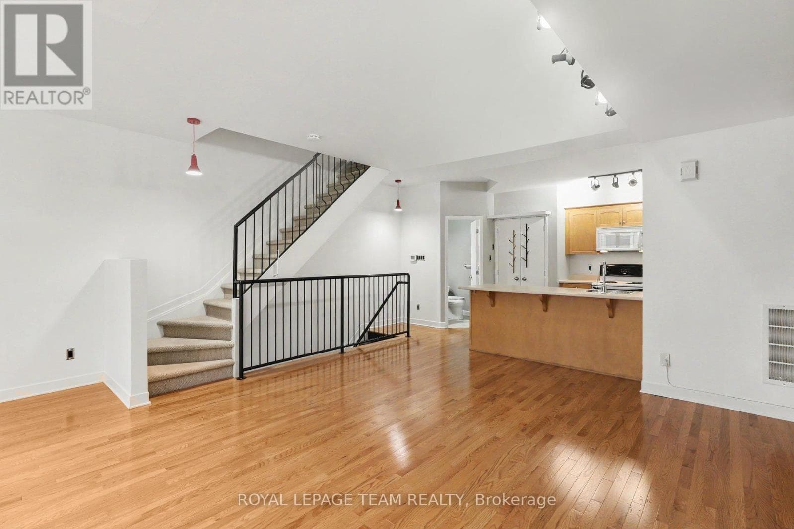 Single Family at C- 418 NEPEAN Street, Ottawa, Ontario - Photo 4 - RE/MAX Garden City Realty