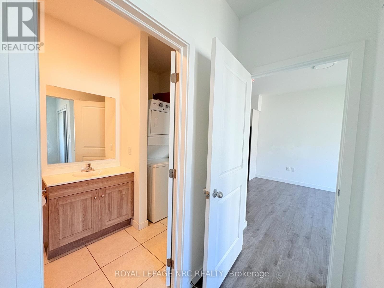 Single Family at 90 Highriver Trail, Welland (Broadway), Ontario - Photo 10 - RE/MAX Garden City Realty
