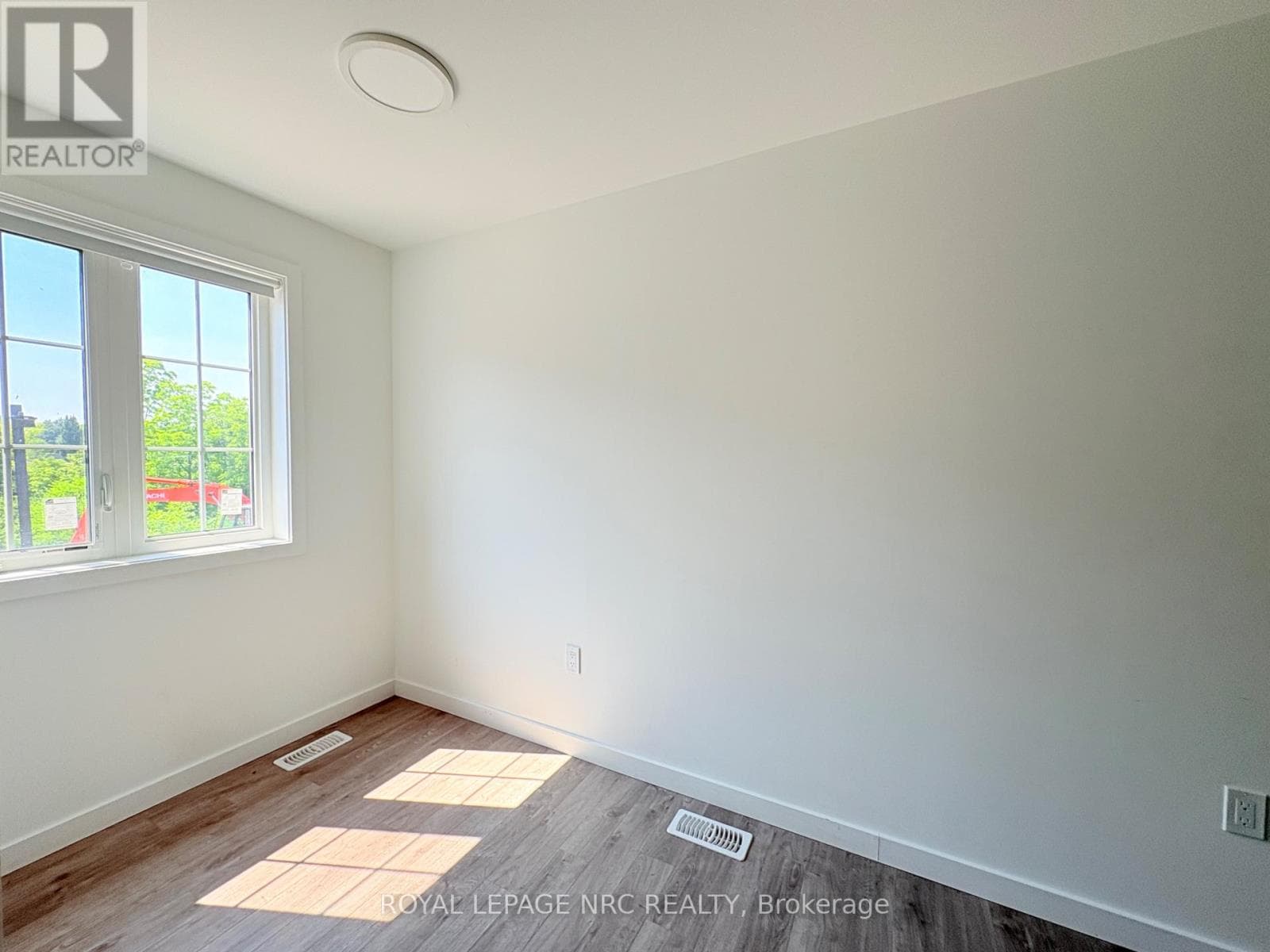 Single Family at 90 Highriver Trail, Welland (Broadway), Ontario - Photo 2 - RE/MAX Garden City Realty