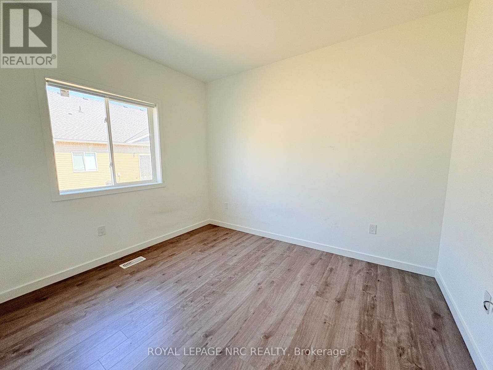 Single Family at 90 Highriver Trail, Welland (Broadway), Ontario - Photo 5 - RE/MAX Garden City Realty