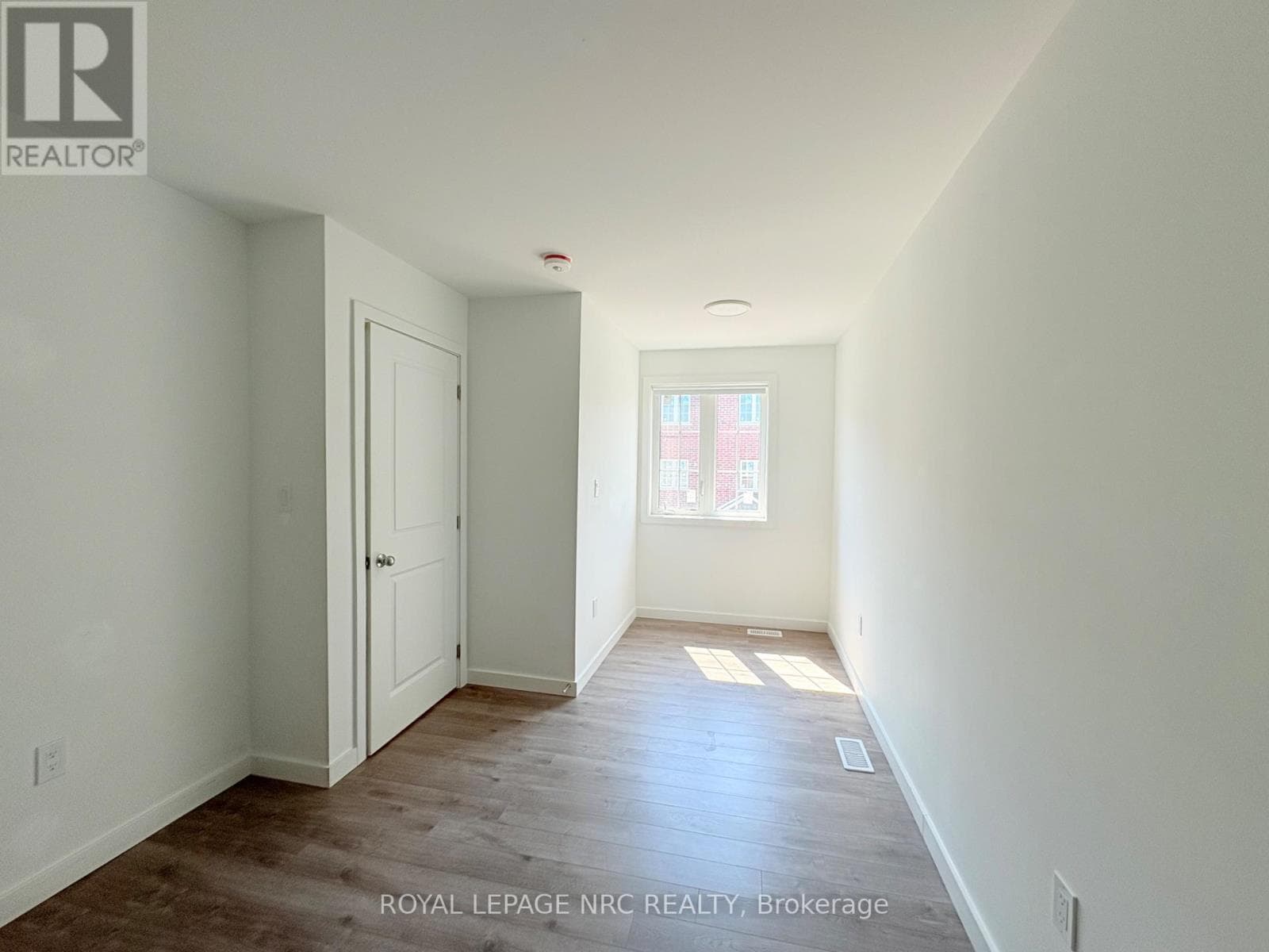 Single Family at 90 Highriver Trail, Welland (Broadway), Ontario - Photo 6 - RE/MAX Garden City Realty