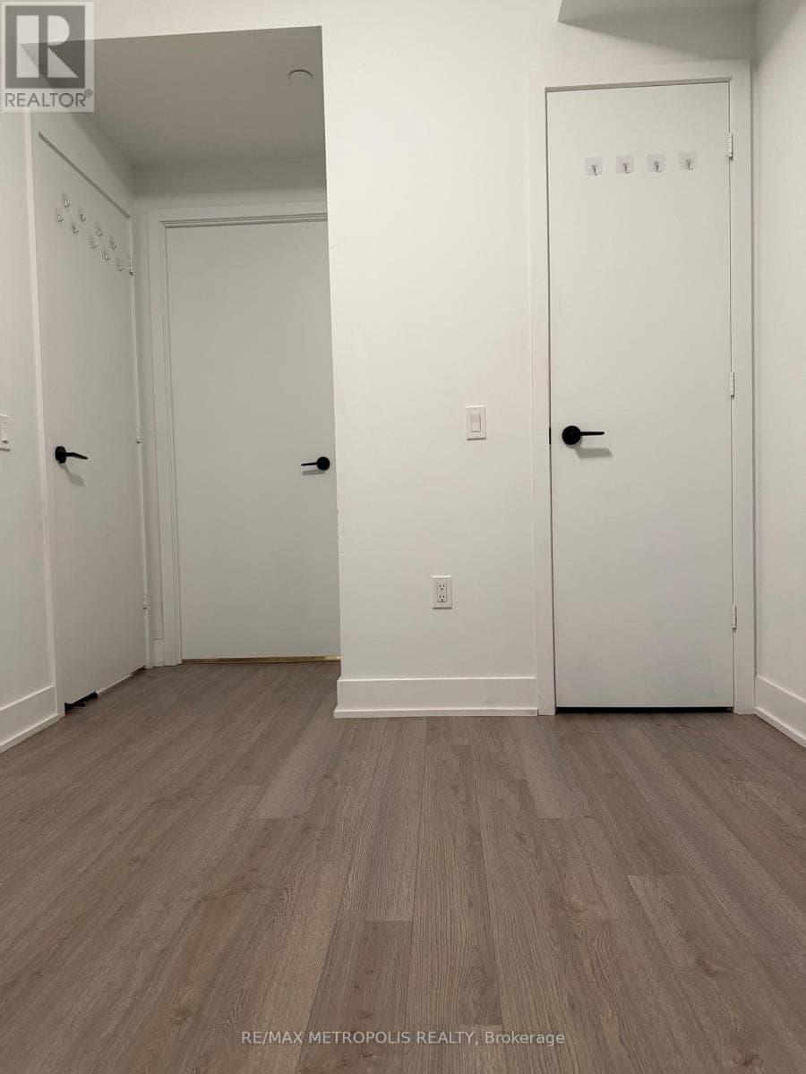 Single Family at 501- 60 George Butchart Drive, Toronto (Downsview-Roding-CFB), Ontario - Photo 5 - RE/MAX Garden City Realty