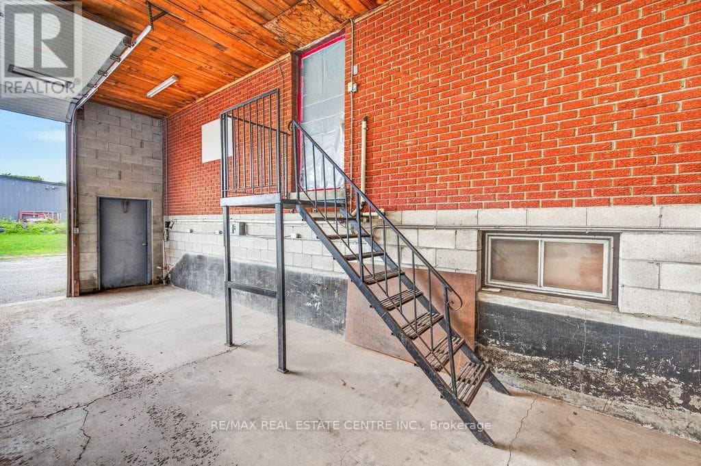 Industrial at Bay 3 & 4- 8268 Highway No 20 Highway, Grimsby (Grimsby Escarpment), Ontario - Photo 5 - RE/MAX Garden City Realty