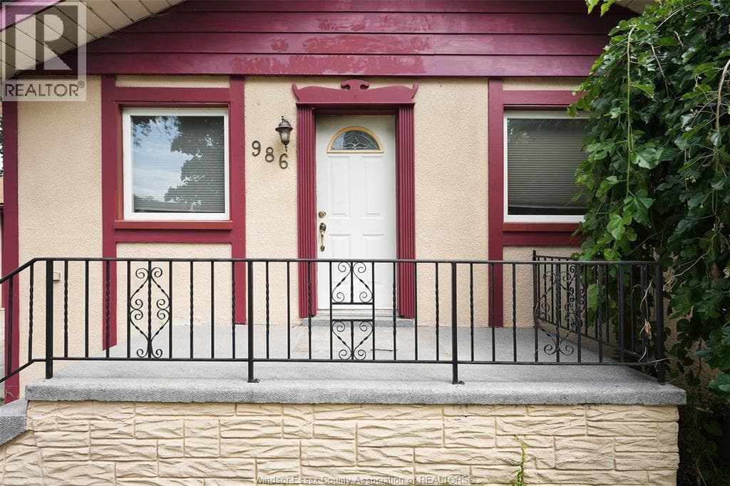 Single Family at 986 EASTLAWN, Windsor, Ontario - Photo 3 - RE/MAX Garden City Realty