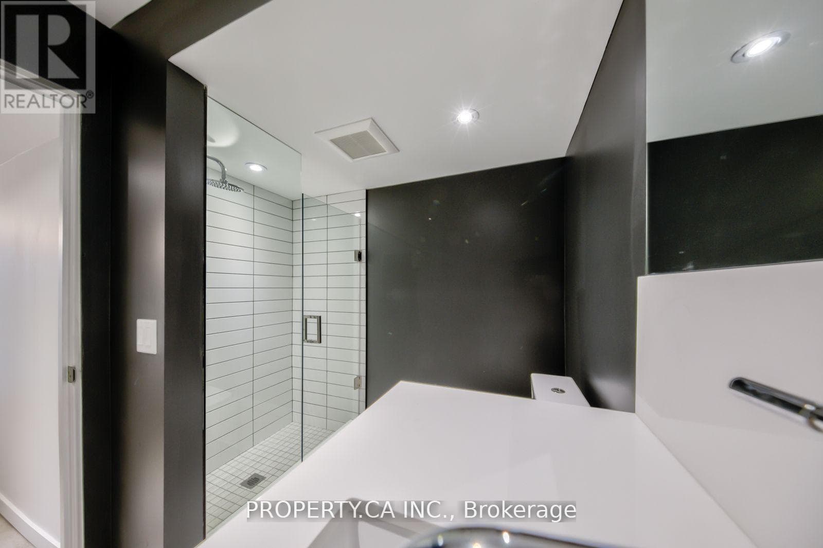 Single Family at Lower- 572 Palmerston Avenue, Toronto (Annex), Ontario - Photo 10 - RE/MAX Garden City Realty