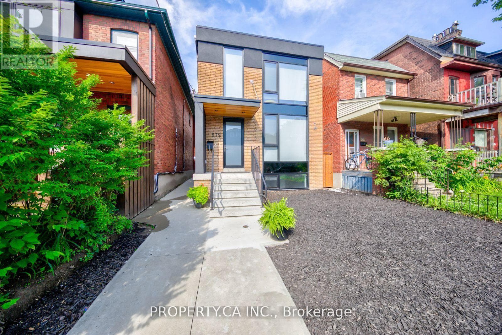 Single Family at Lower- 572 Palmerston Avenue, Toronto (Annex), Ontario - Photo 2 - RE/MAX Garden City Realty