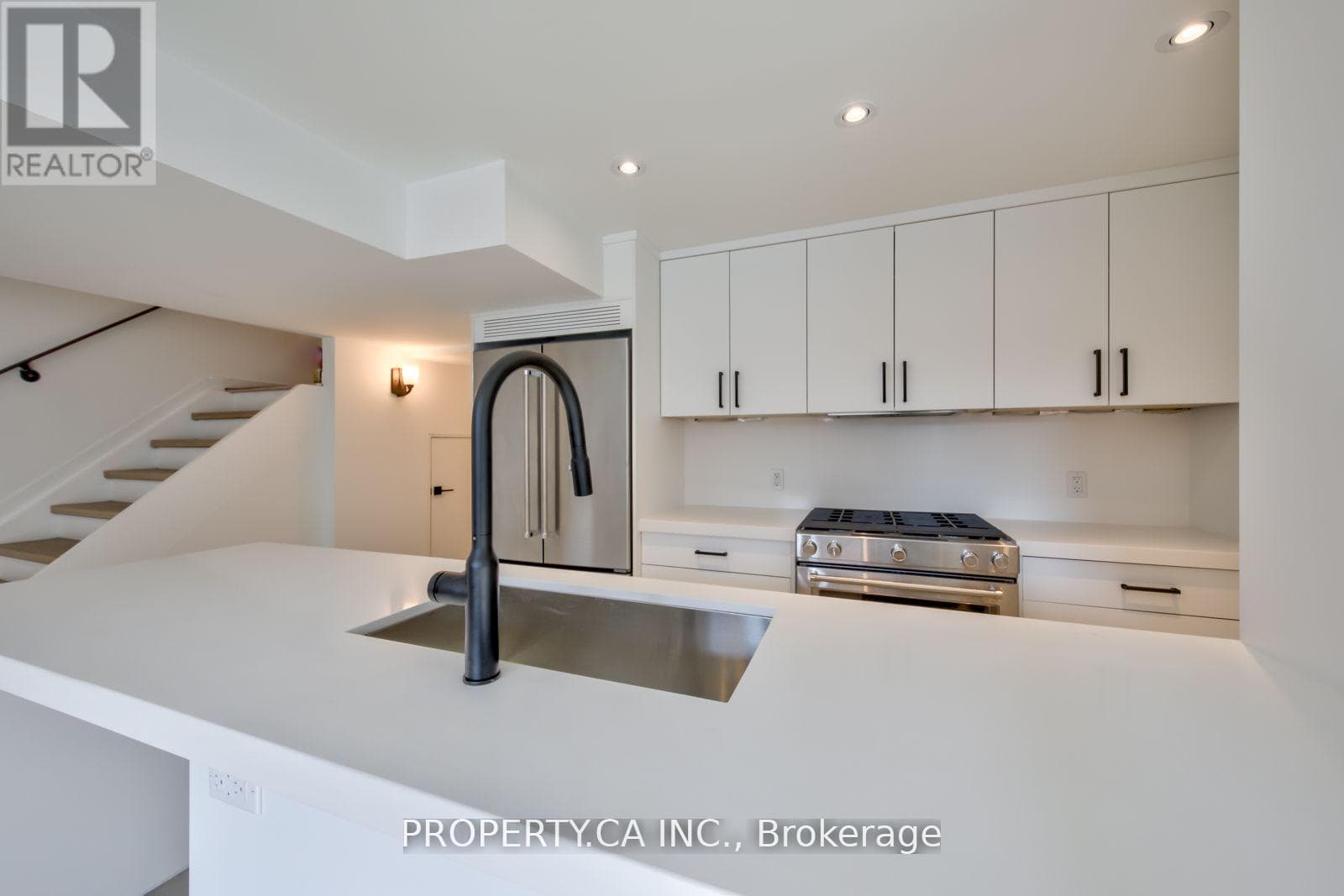 Single Family at Lower- 572 Palmerston Avenue, Toronto (Annex), Ontario - Photo 5 - RE/MAX Garden City Realty