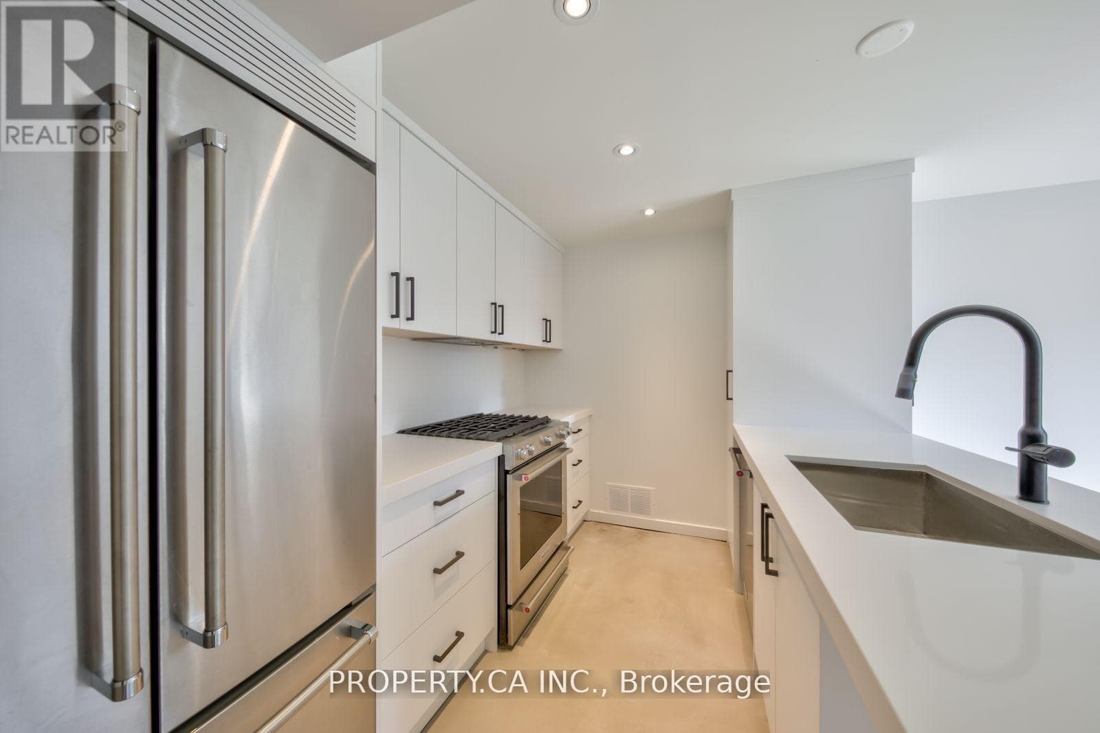 Single Family at Lower- 572 Palmerston Avenue, Toronto (Annex), Ontario - Photo 6 - RE/MAX Garden City Realty
