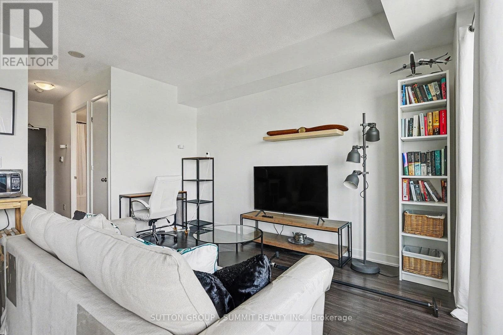 Single Family at 1931- 165 Legion Road, Toronto (Mimico), Ontario - Photo 5 - RE/MAX Garden City Realty