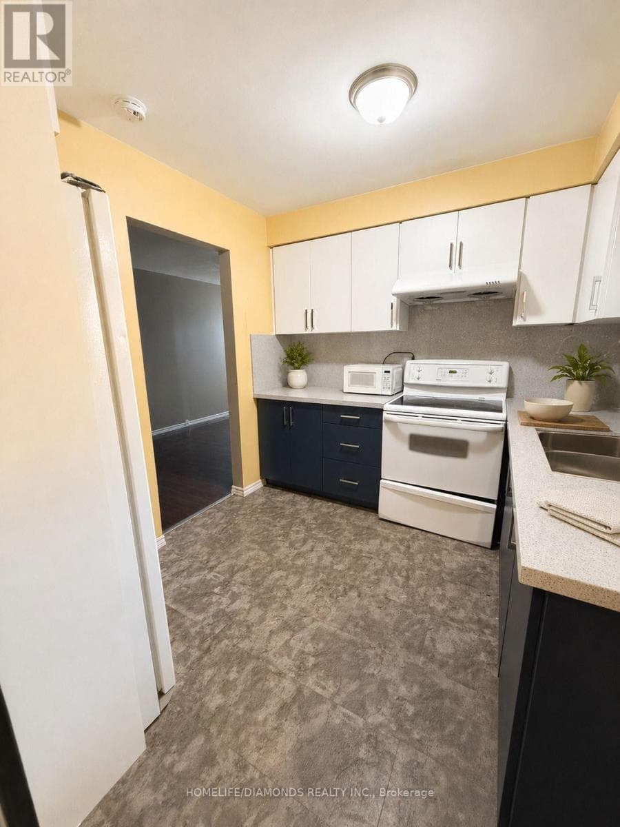 Single Family at MAIN- 120 NORTHGATE Drive, Welland (N. Welland), Ontario - Photo 2 - RE/MAX Garden City Realty