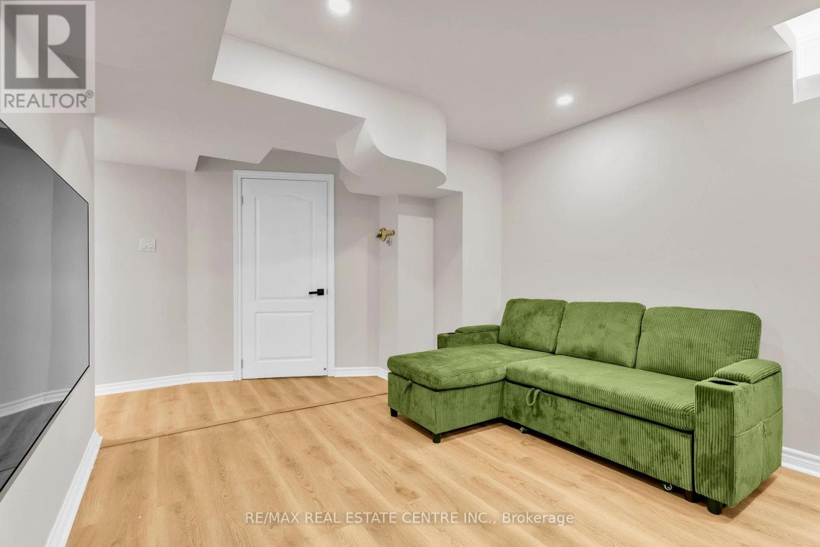 Single Family at 67 Ferdinand Avenue, Vaughan (Vellore Village), Ontario - Photo 9 - RE/MAX Garden City Realty