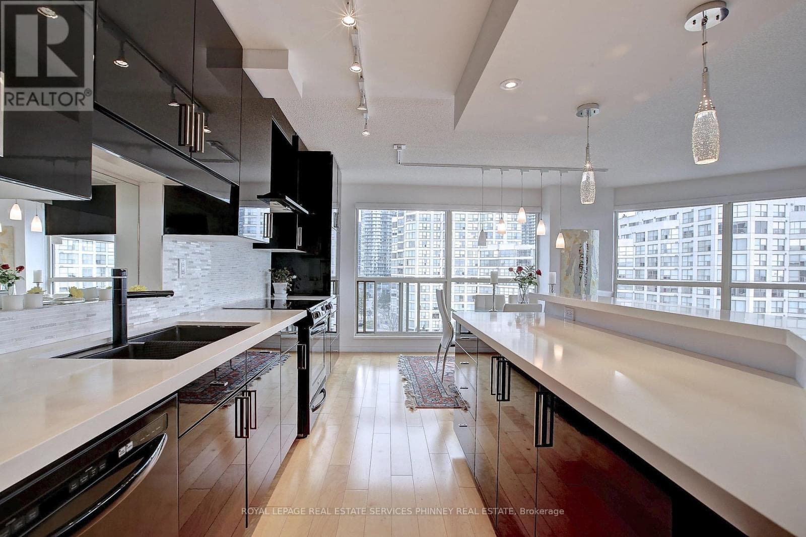 Single Family at 802- 2267 Lake Shore Boulevard, Toronto (Mimico), Ontario - Photo 10 - RE/MAX Garden City Realty