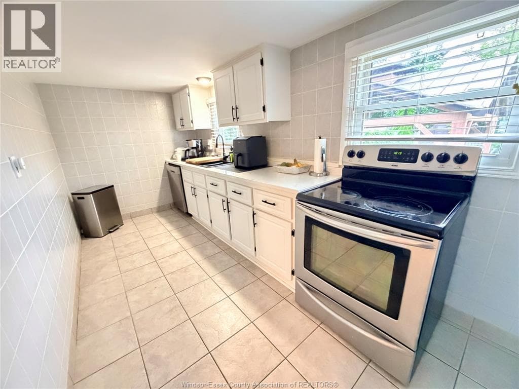 Single Family at 1670 ALBERT, Windsor, Ontario - Photo 8 - RE/MAX Garden City Realty