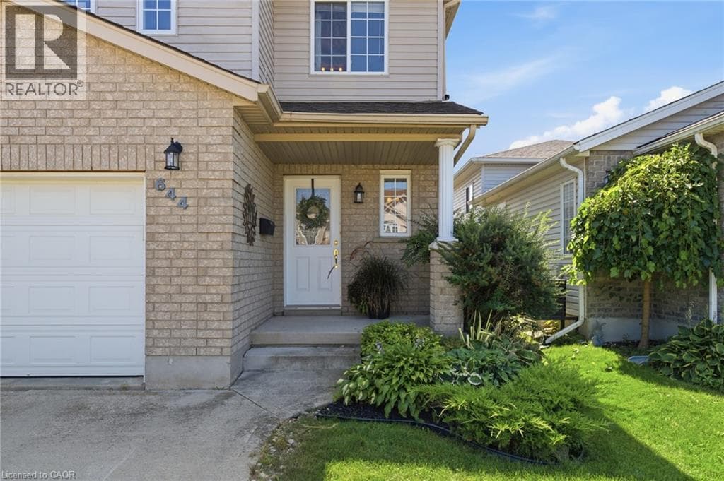 Single Family at 644 LANGLAW Drive, Cambridge, Ontario - Photo 4 - RE/MAX Garden City Realty