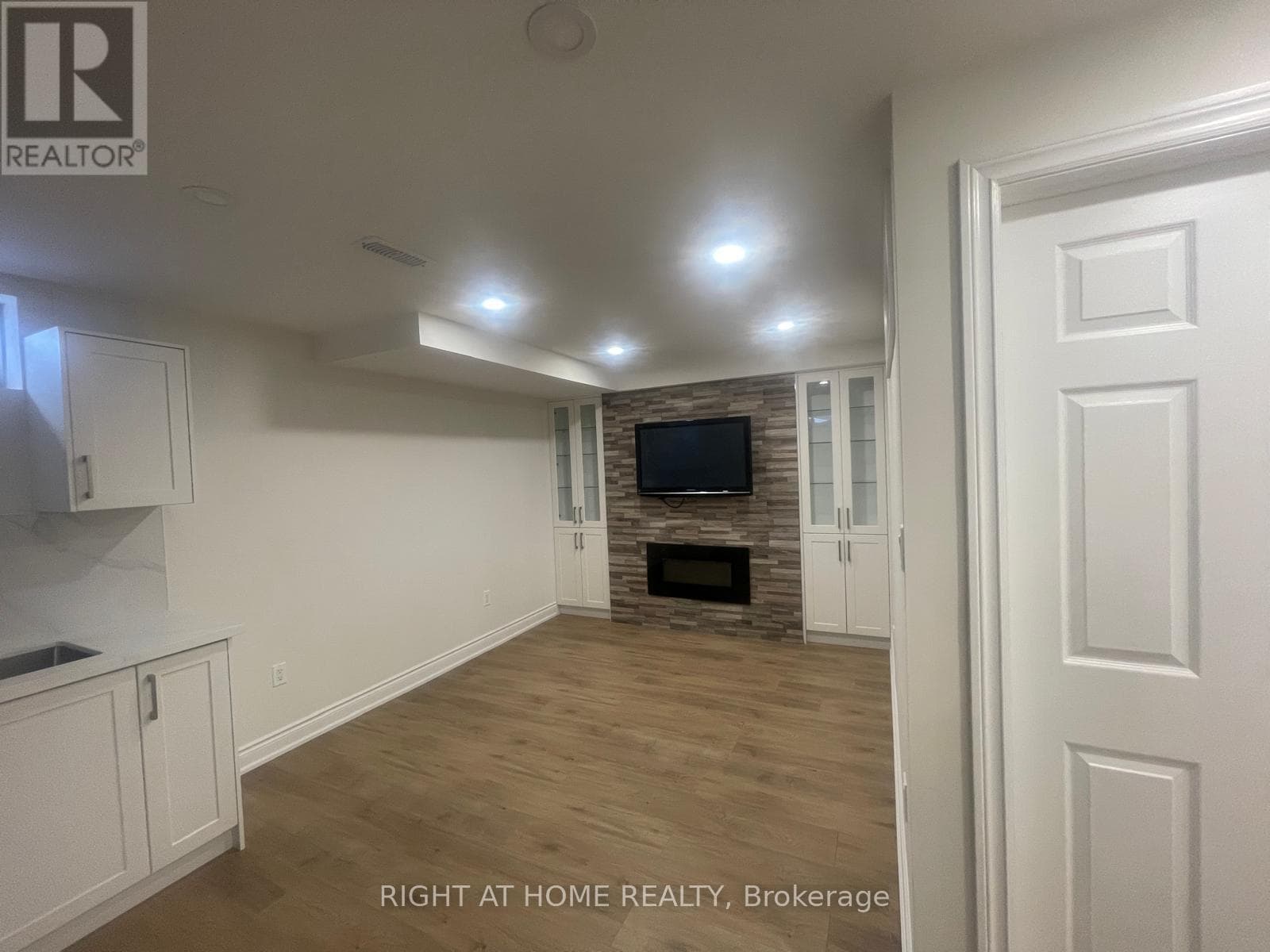 Single Family at Bsmt- 49 Masters Street, Welland (Dain City), Ontario - Photo 6 - RE/MAX Garden City Realty