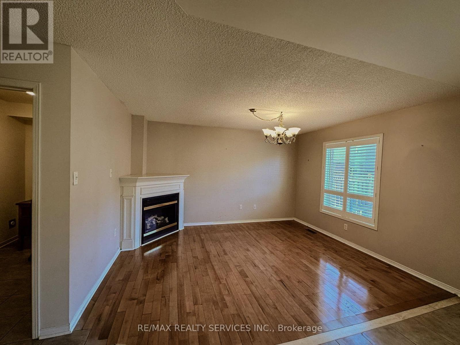 Single Family at 41 Sandyshores Drive, Brampton (Sandringham-Wellington), Ontario - Photo 7 - RE/MAX Garden City Realty