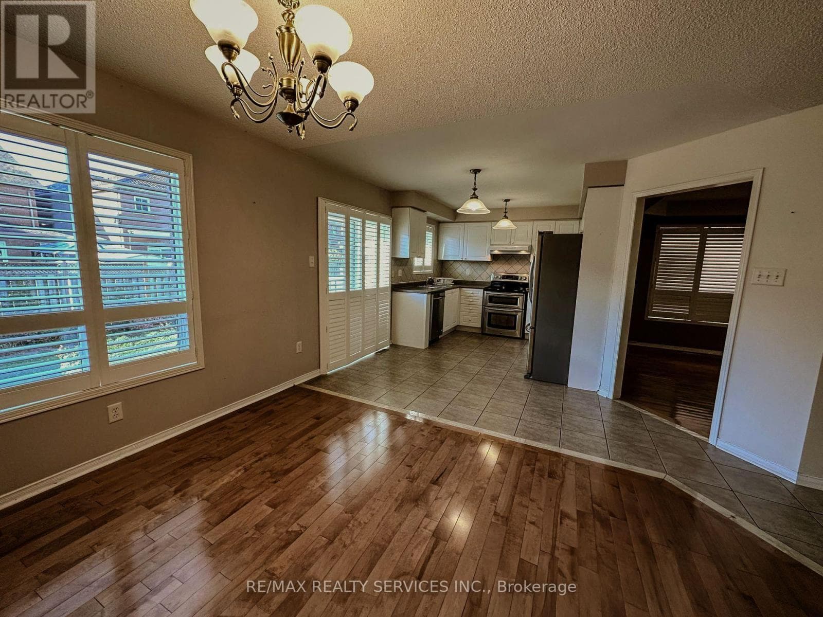 Single Family at 41 Sandyshores Drive, Brampton (Sandringham-Wellington), Ontario - Photo 5 - RE/MAX Garden City Realty