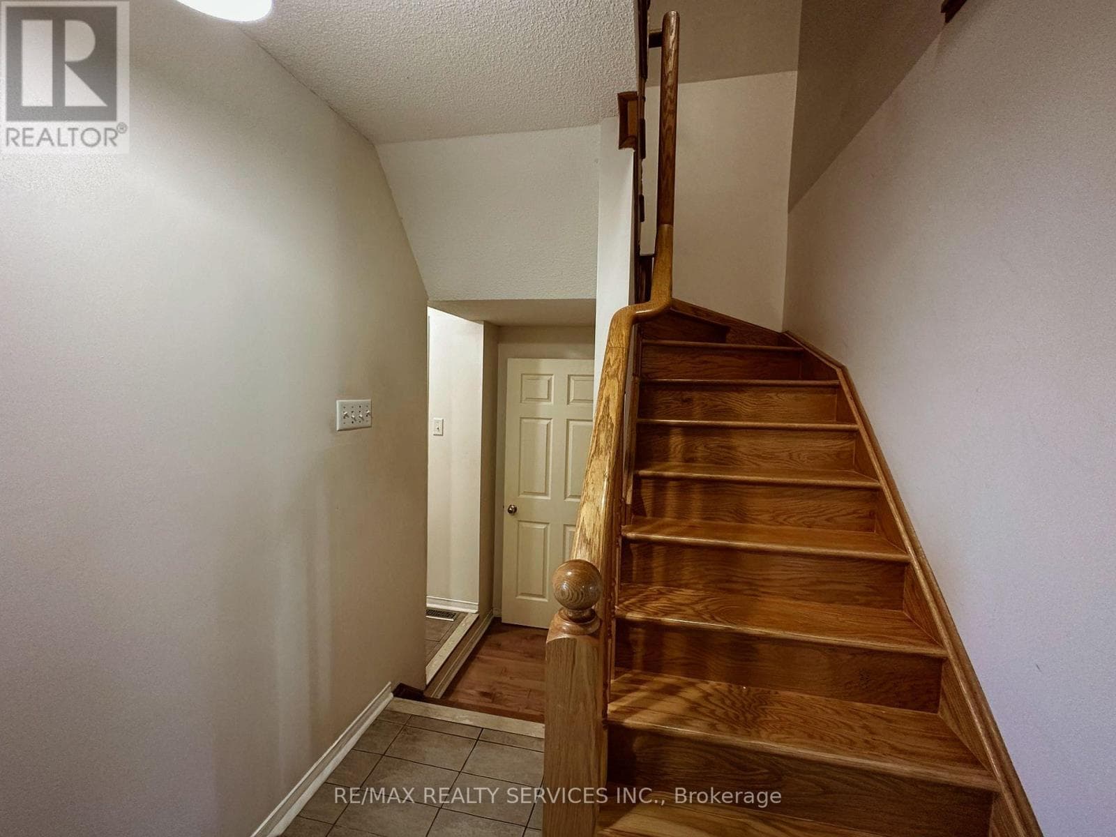 Single Family at 41 Sandyshores Drive, Brampton (Sandringham-Wellington), Ontario - Photo 8 - RE/MAX Garden City Realty