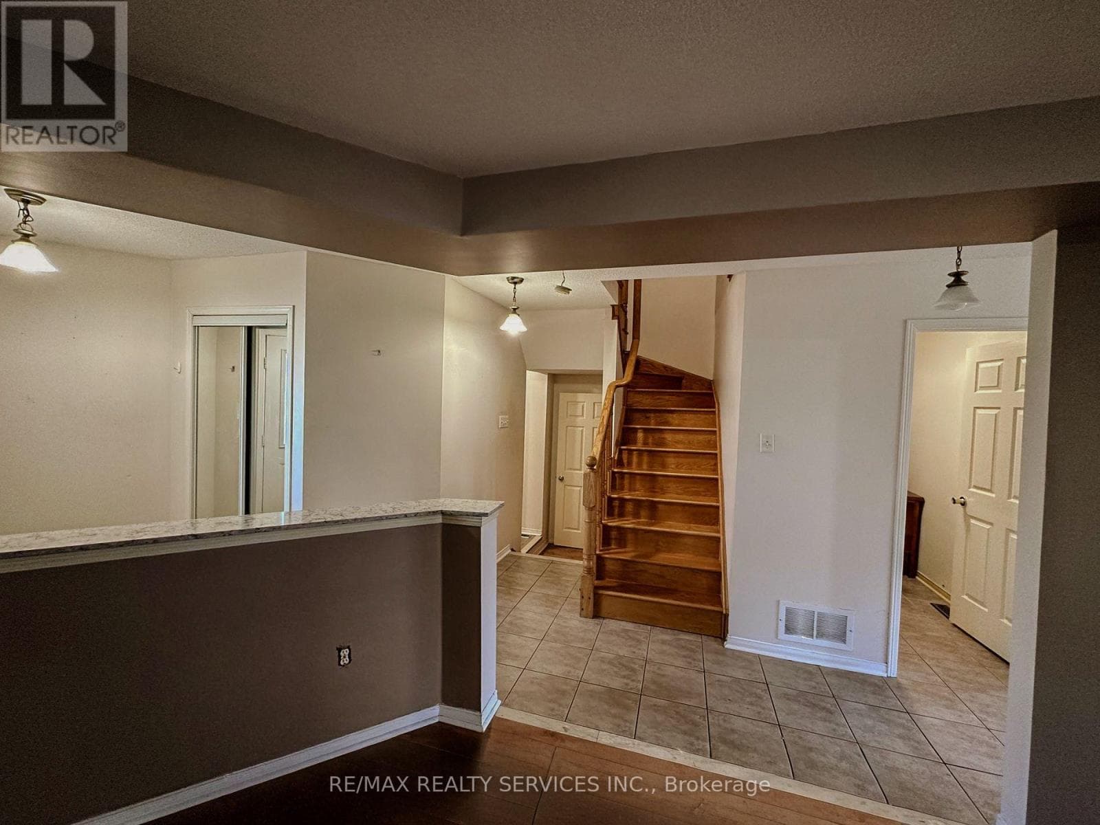 Single Family at 41 Sandyshores Drive, Brampton (Sandringham-Wellington), Ontario - Photo 9 - RE/MAX Garden City Realty