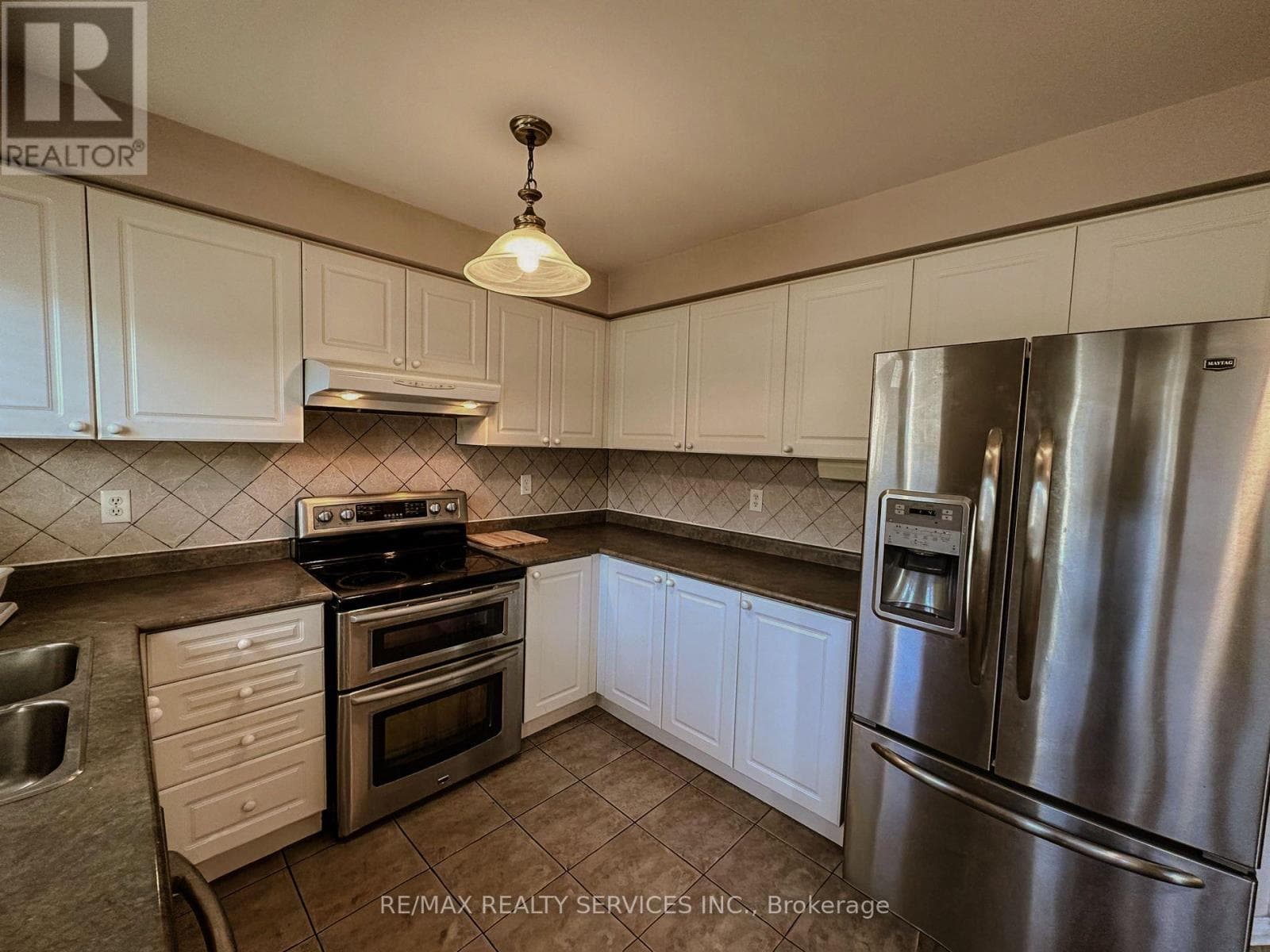 Single Family at 41 Sandyshores Drive, Brampton (Sandringham-Wellington), Ontario - Photo 4 - RE/MAX Garden City Realty