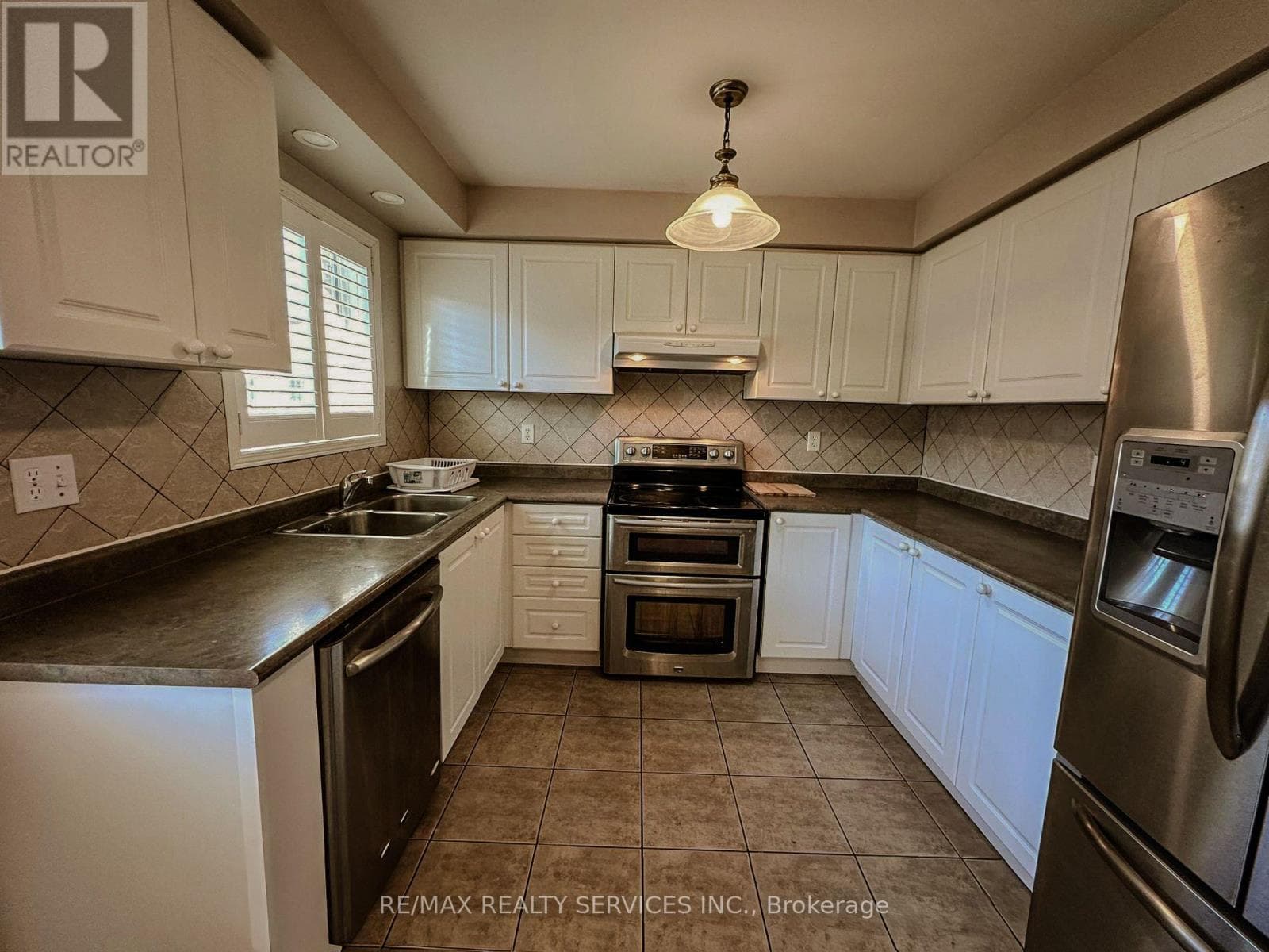 Single Family at 41 Sandyshores Drive, Brampton (Sandringham-Wellington), Ontario - Photo 3 - RE/MAX Garden City Realty