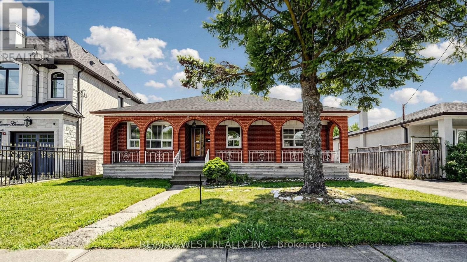 Single Family at Main Floor- 139 Ranee Avenue, Toronto (Englemount-Lawrence), Ontario - Photo 4 - RE/MAX Garden City Realty
