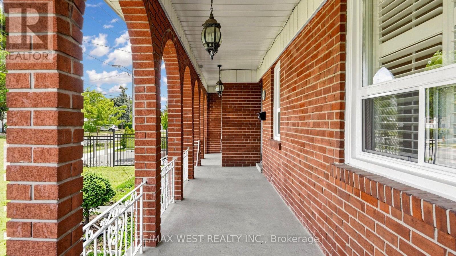 Single Family at Main Floor- 139 Ranee Avenue, Toronto (Englemount-Lawrence), Ontario - Photo 7 - RE/MAX Garden City Realty