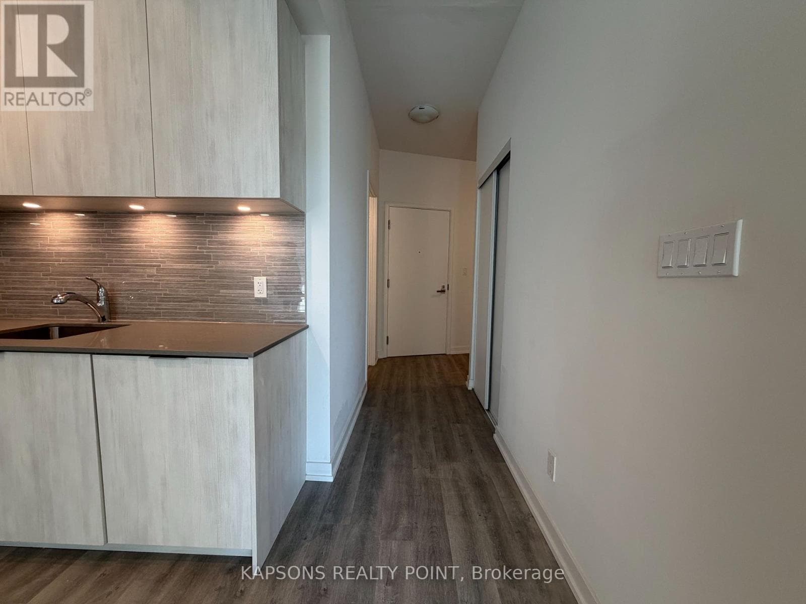 Single Family at 110- 50 Ordnance Street, Toronto (Niagara), Ontario - Photo 6 - RE/MAX Garden City Realty