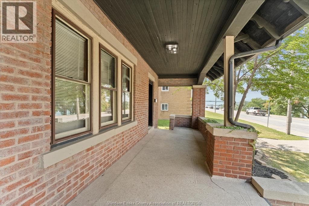 Single Family at 1423 RIVERSIDE Drive, Windsor, Ontario - Photo 5 - RE/MAX Garden City Realty