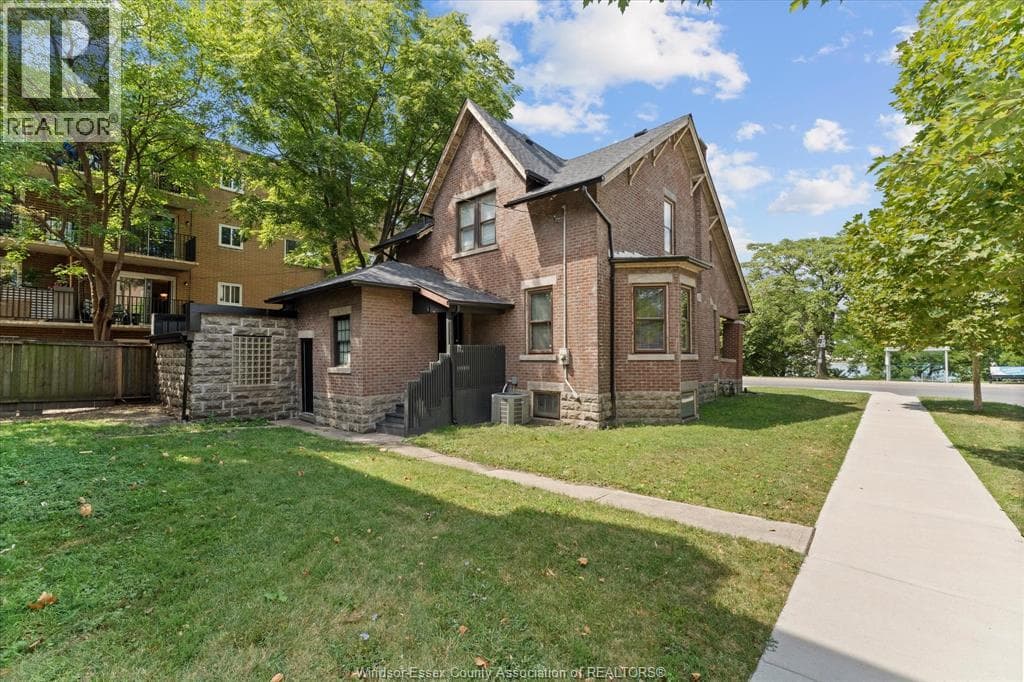 Single Family at 1423 RIVERSIDE Drive, Windsor, Ontario - Photo 8 - RE/MAX Garden City Realty