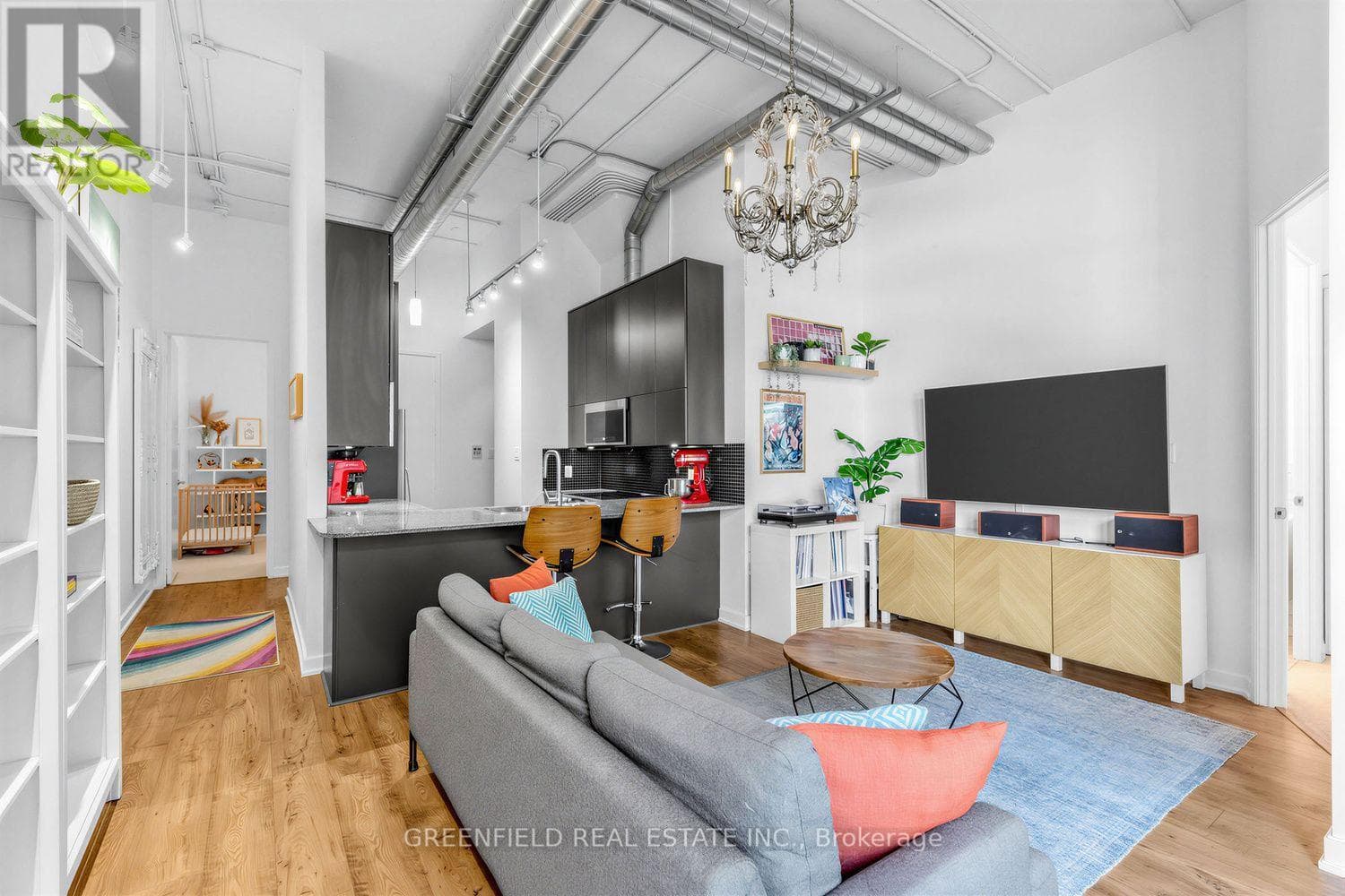 410- 380 Macpherson Avenue